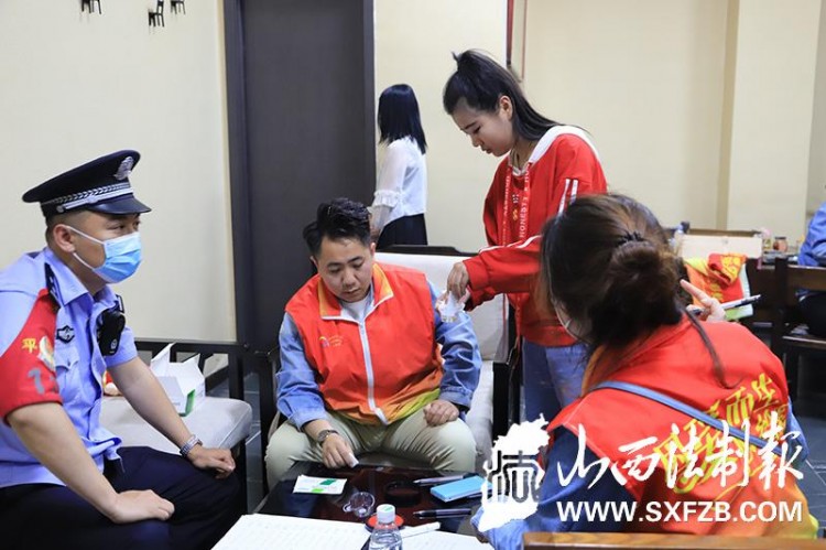 大同平城區(qū)警方對轄區(qū)32家洗浴足療KTⅤ等場所進(jìn)行全方面檢查