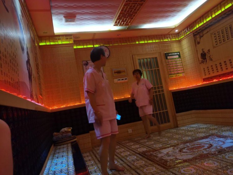 九月份在青海省西寧市一家洗浴理療中心洗了個(gè)澡