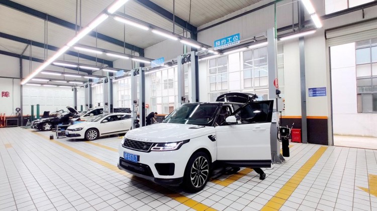 以匠心鑄造行業(yè)標桿順富通豪車維保中心提供汽車私人定制服務