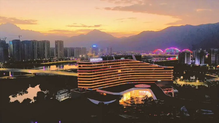 璀璨奪目！夜里的肇慶喜來(lái)登酒店竟如此驚艷