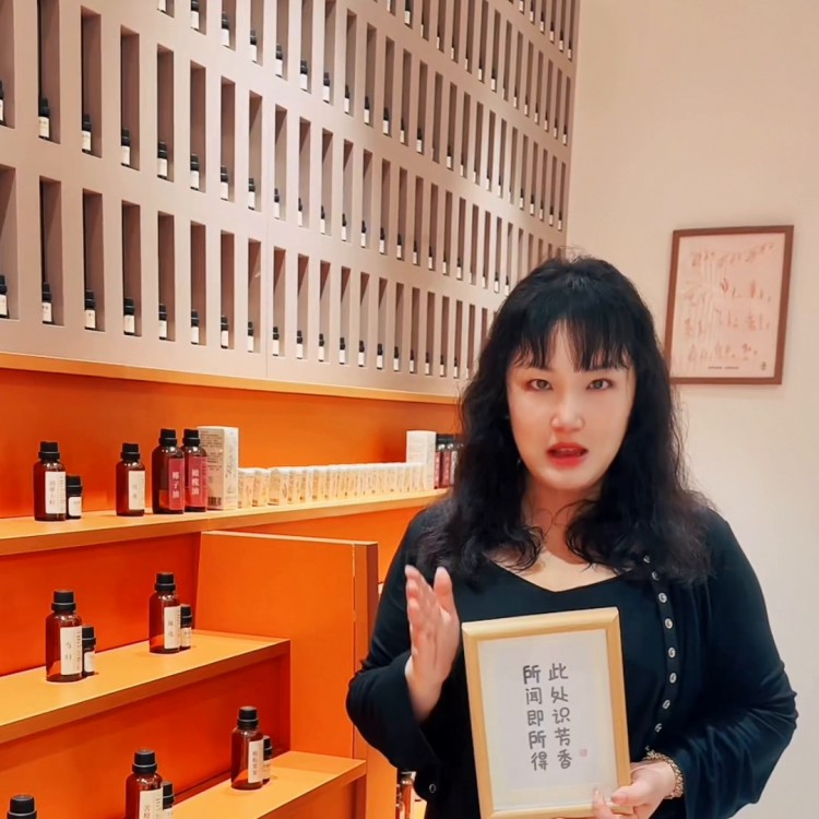 這個(gè)視頻我做出了出家的感覺，那邊的確讓人覺得很禪，很少見...