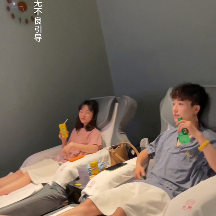 宜賓最不正規(guī)的足療因?yàn)槊朗承〕蕴嗔藦V告