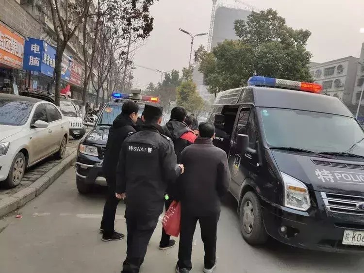 臨泉一洗浴場所涉黃！當(dāng)場抓住26人……