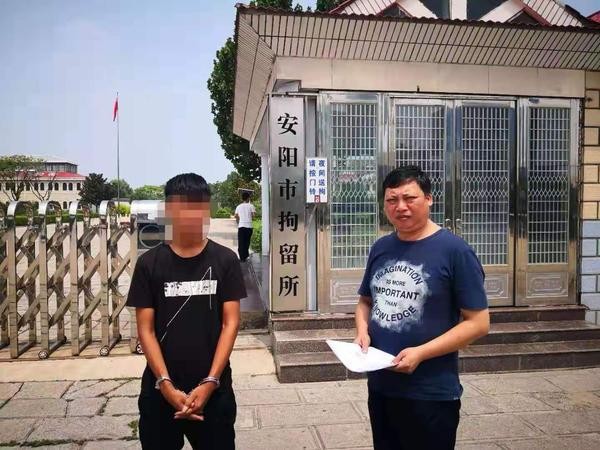 安陽一男子洗霸王澡搓霸王背按霸王摩后欲跳窗逃跑稱學(xué)過武術(shù)