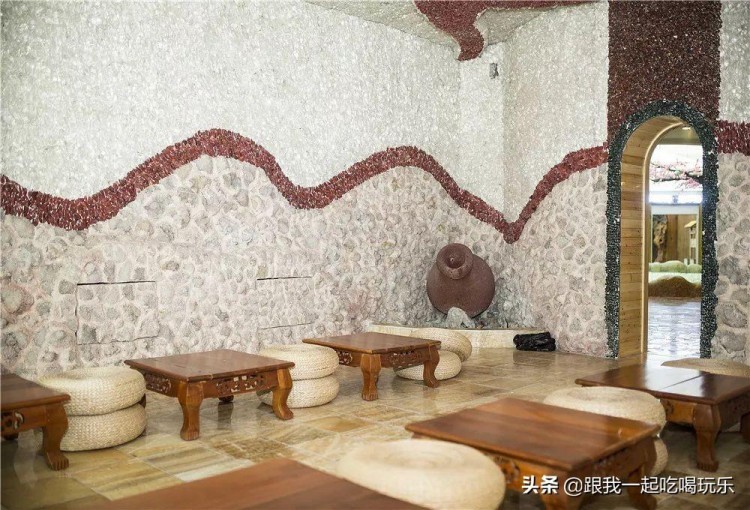 遼陽(yáng)有一處室內(nèi)有漂流河的溫泉小鎮(zhèn)