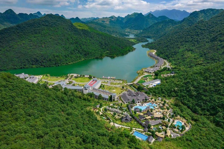 廣東韶關(guān)乳源避世酒店，賞湖光山色，泡天然溫泉，網(wǎng)友：連續(xù)兩晚