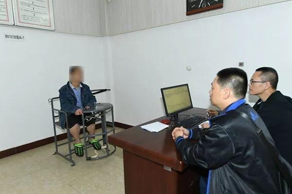 梅州警方重拳出擊搗毀城區(qū)2個涉黃窩點抓獲嫌疑人31名