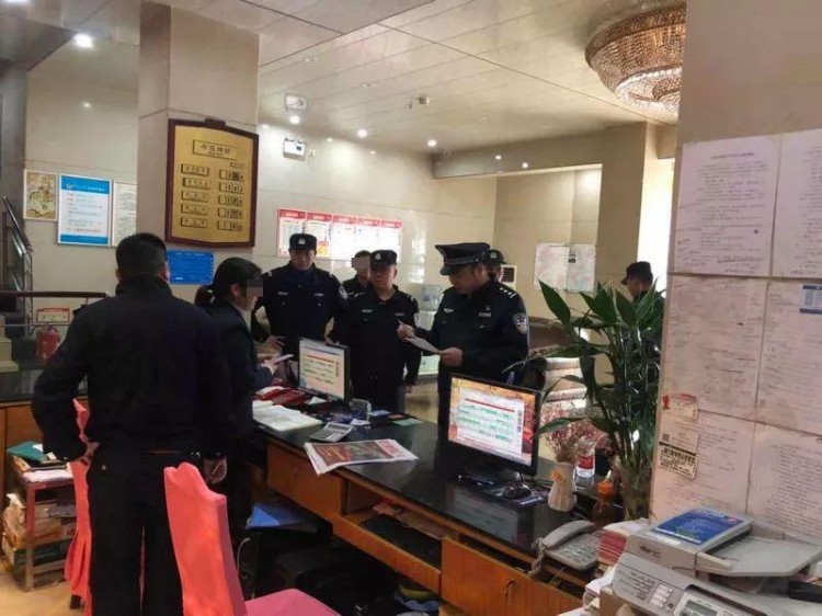 荊門東寶公安節(jié)前清查賓館網(wǎng)吧按摩店...抓獲5人！