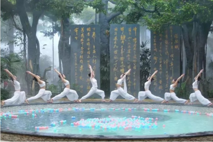 泡溫泉能夠加快人體的新陳代謝加速體內(nèi)毒素的排出