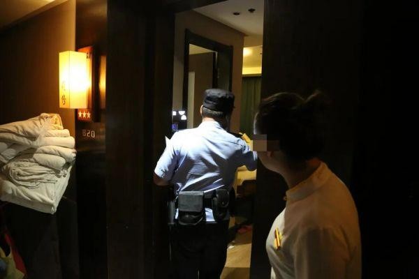 沙洋警方展開城區(qū)洗浴足浴場(chǎng)所治安隱患清查行動(dòng)