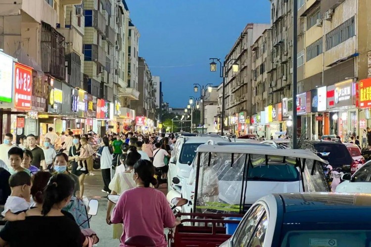吃小吃！逛步行街！這里是長葛人的“夜生活”