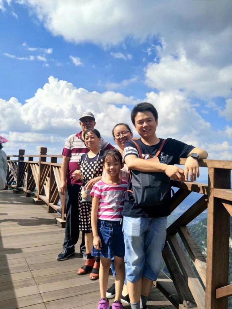 一家老小邀你來奇遇張家界淋浴一場森林SPA感受初夏身心飛揚