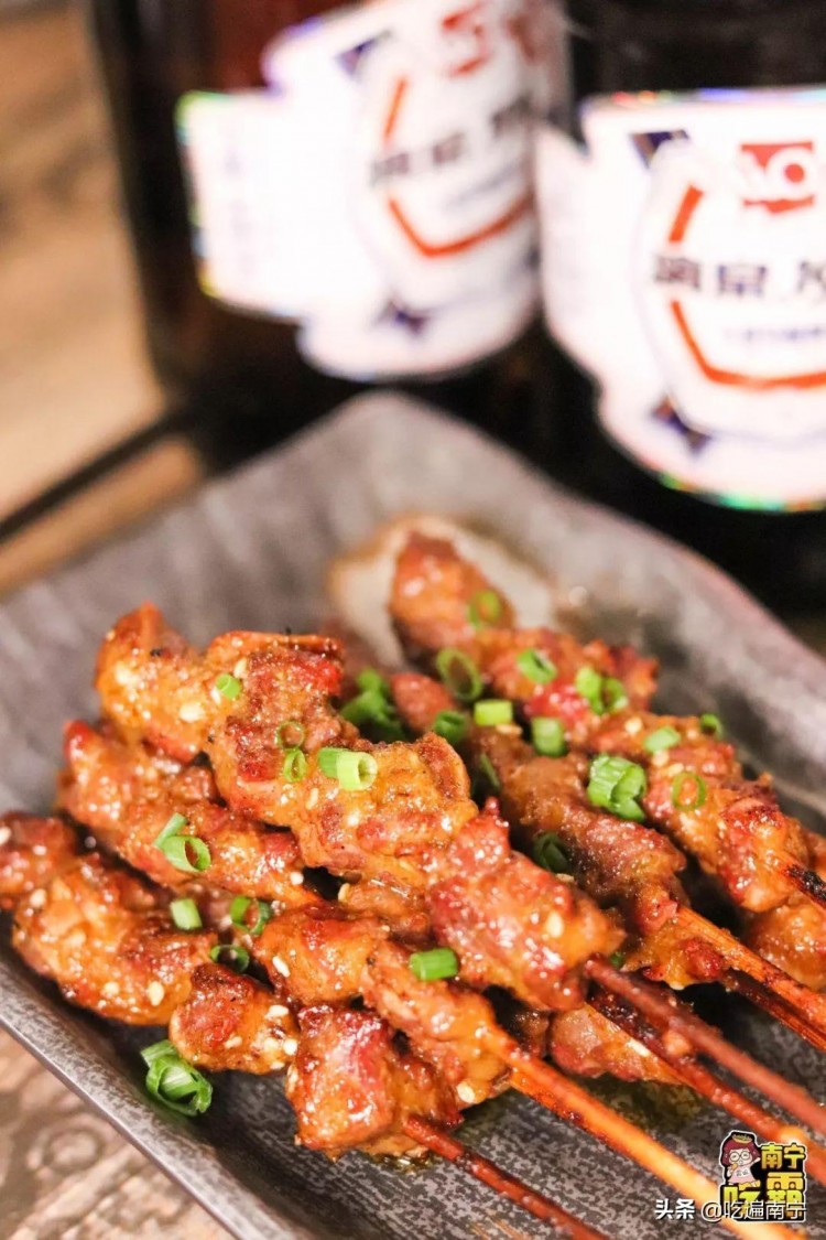 河池女人太狠！在這家店直接吹瓶！不服來戰(zhàn)