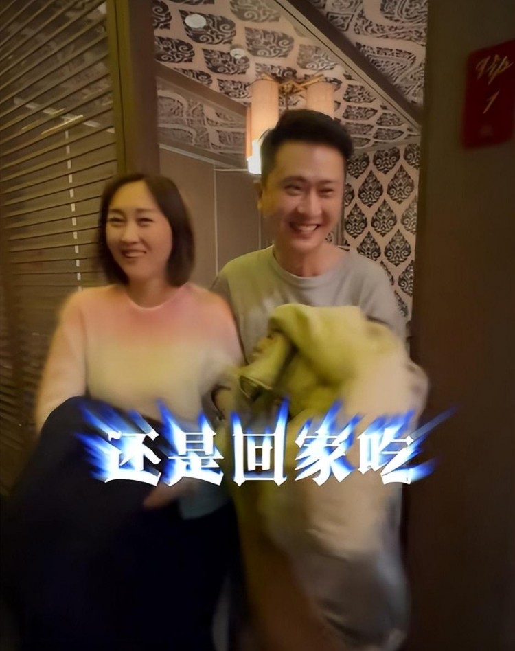 楊帆：38婦女節(jié)秀恩愛當(dāng)年在鐵嶺上高中時(shí)就一直叫老婆小鳳