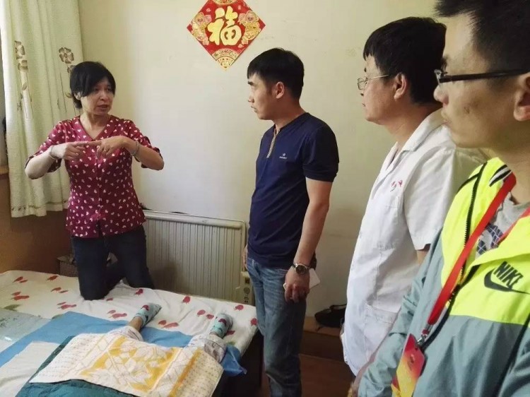 免費開展按摩理療半年多只為等待奇跡的發(fā)生！