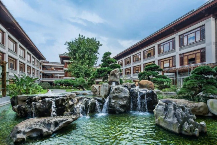 中國(guó)首家以禪文化為主題的高端溫泉酒店每處細(xì)節(jié)都引人入勝