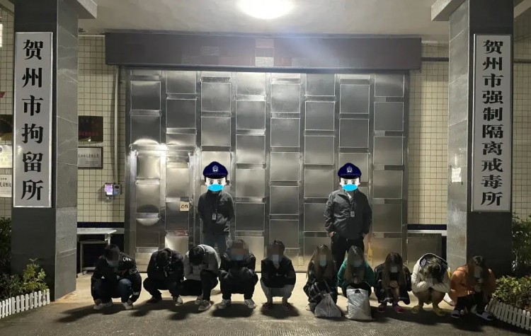 按摩店里藏貓膩八步警方搗毀賣淫窩點(diǎn)11人落網(wǎng)！