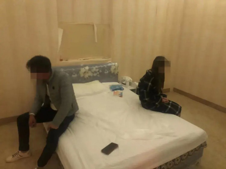按摩店里藏貓膩八步警方搗毀賣淫窩點(diǎn)11人落網(wǎng)！