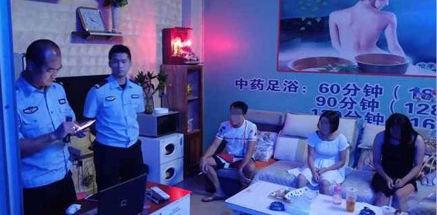 洗浴中心竟暗藏賣淫窩點(diǎn)！警方迅速出動帶走11人....