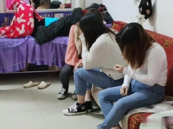 帥哥來呀……進(jìn)來按摩消遣吧百色田林一賣淫窩點(diǎn)被警方一鍋端22名涉案人員被抓