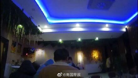 廣西一養(yǎng)生會(huì)所營(yíng)業(yè)時(shí)間古怪多名男女賣淫嫖娼被抓養(yǎng)生會(huì)所多名男女賣淫嫖娼被抓