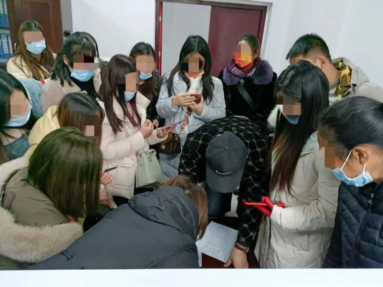 貴州一沐足店拖欠18名技師工資后失聯(lián)一個被抓一個自首