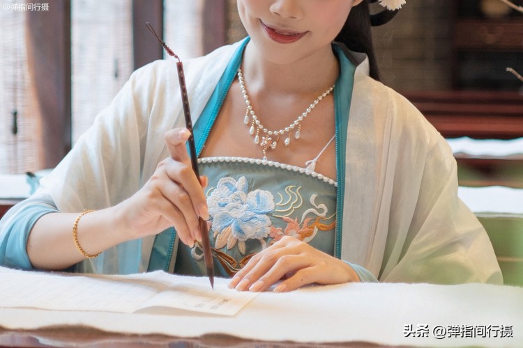 入住廣東奢華的溫泉酒店白天禪修明心靜氣夜泡溫泉舒緩身體