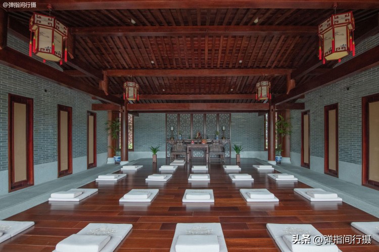 入住廣東奢華的溫泉酒店白天禪修明心靜氣夜泡溫泉舒緩身體