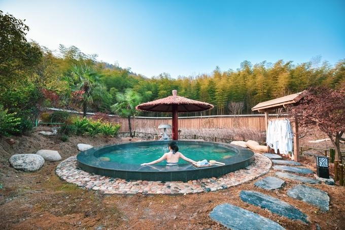江蘇首個道家養(yǎng)生山野戶外小野溫湯開泡300萬鎮(zhèn)江人羨慕了
