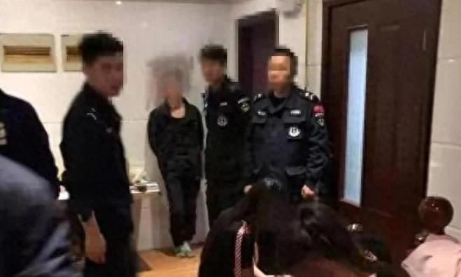 驚！江蘇一鴨窩曝光男性賣淫者全軍覆沒25歲女嫖客現(xiàn)身！