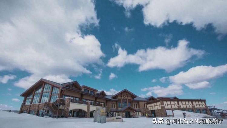 雪地馳騁，打卡夢(mèng)幻冰城堡！進(jìn)入這個(gè)度假小鎮(zhèn)的童話(huà)世界~
