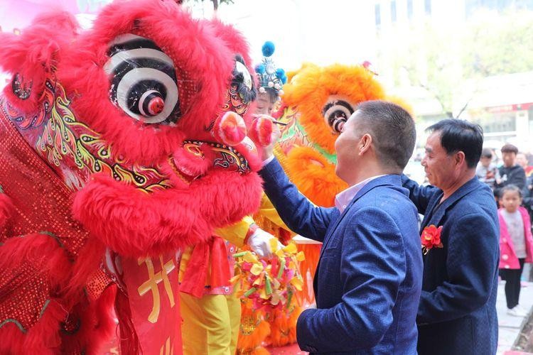 大唐王朝足浴愛心助學(xué)啟動(dòng)儀式暨交通路店開業(yè)慶典溫情啟幕