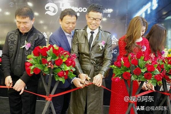 流金歲月國(guó)際造型西安賽格店開(kāi)業(yè)模特走秀盡顯時(shí)尚潮流