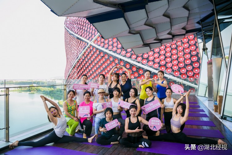 打卡“現(xiàn)”男友同款露臺(tái) 大約一個(gè)星期天的瑜伽