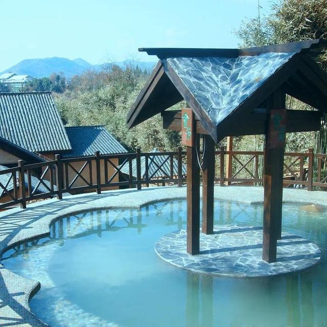 崇陽有不輸日本的森林溫泉！泡私湯看風(fēng)景，初秋去正好
