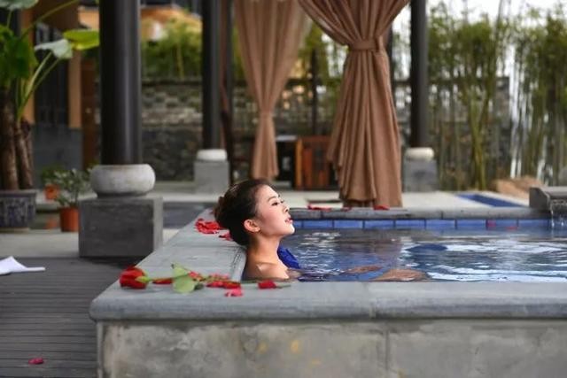 崇陽就有不輸日本的森林溫泉！泡私湯看風景初秋去剛剛好