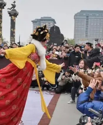灣里半山溫泉門票免費(fèi)送更有炫彩極光秀晚會(huì)+忘憂孟婆湯+網(wǎng)紅不倒翁+雪花泡泡秀