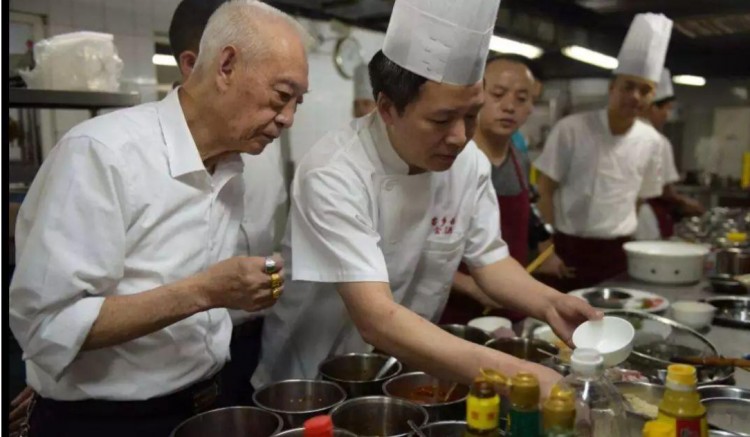 江西男子開菜館，用“免費現(xiàn)金”，半年賺60萬，方法容易學(xué)