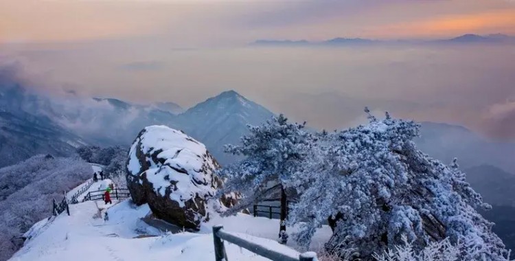 湖北省內(nèi)唯一可以滑雪泡溫泉的寶藏小縣城一到冬天簡(jiǎn)直美翻