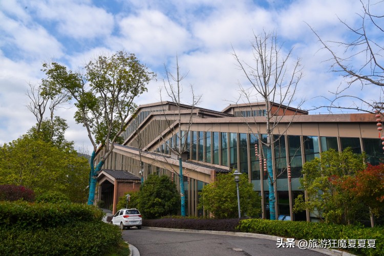 安徽六安泡溫泉有多爽花15億打造了一個(gè)溫泉小鎮(zhèn)可容納五千人