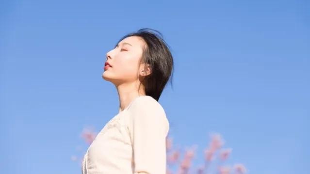 男子住酒店女技師上門推銷50元的洗腳按摩服務(wù)但結(jié)果竟然出人意料