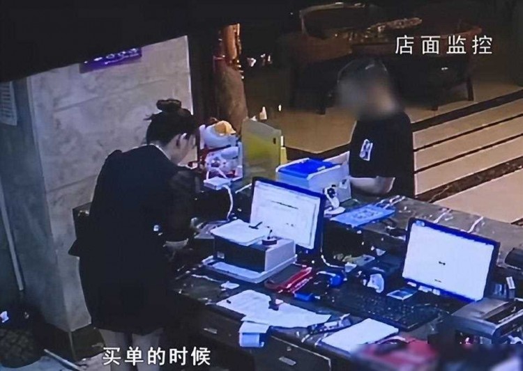 益陽男子去足浴店按摩享受四小時(shí)買單時(shí)突然下跪！老板趕緊報(bào)警