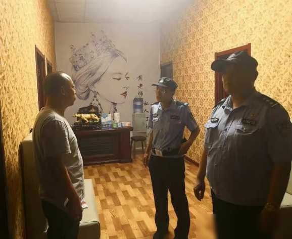 益陽男子去足浴店按摩享受四小時(shí)買單時(shí)突然下跪！老板趕緊報(bào)警